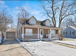 215 S 1st St, Elburn, IL 60119