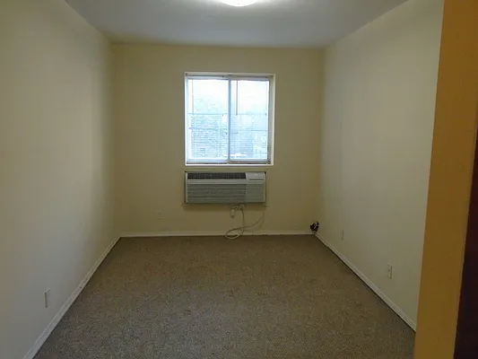 Rented by 18 REALTY | media 33