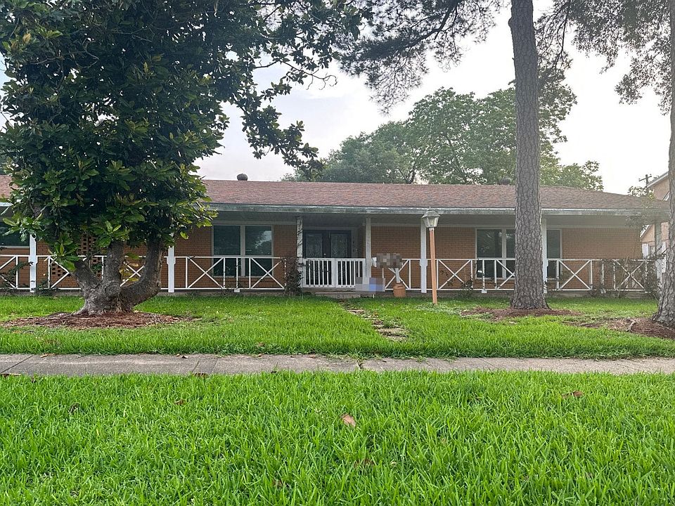 1st image of 1804 Oaks Dr