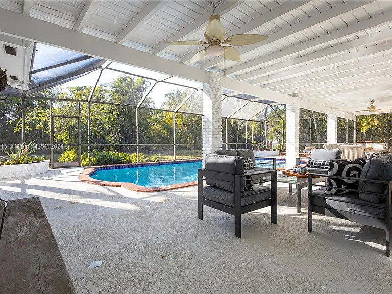 10130 SW 70th Ave — Photo 59