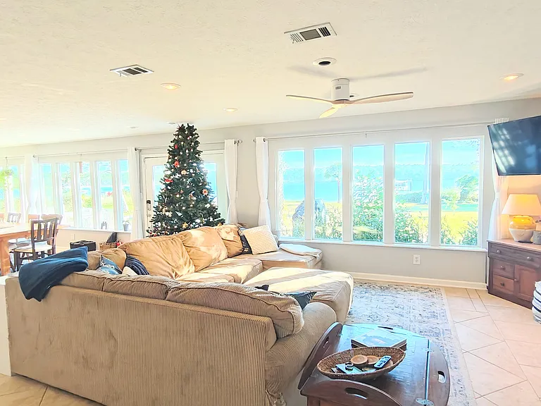 Hall to other bedrooms is behind viewer.