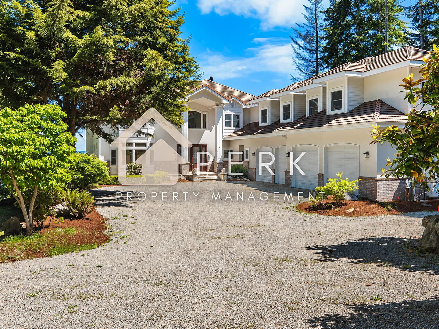 Spacious 5-Bedroom Home with Bay Views, Pool & Hot Tub Port Hadlock — Photo 2