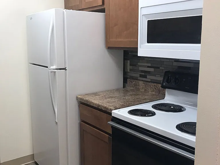 1320-1322 W Meadows Dr — Photo 22