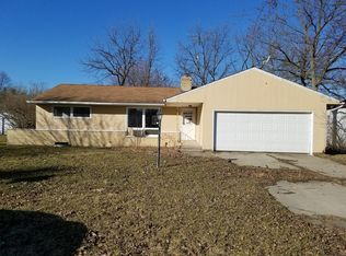 107 W Caroline St, Holcomb, IL 61043