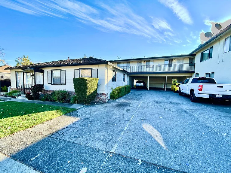 466 N Fair Oaks Avenue — Photo 1