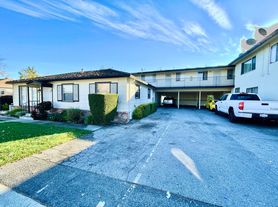 466 N Fair Oaks Avenue, 8