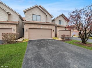 126 Fawn Ln, Elgin, IL 60120