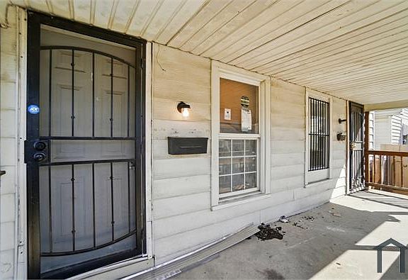2nd image of 3213 E 5th St #3213