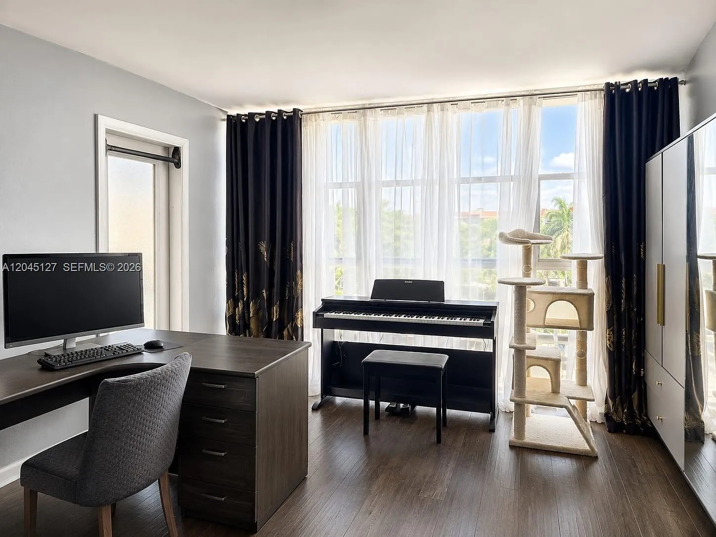 Desoto Park Condo — Photo 3