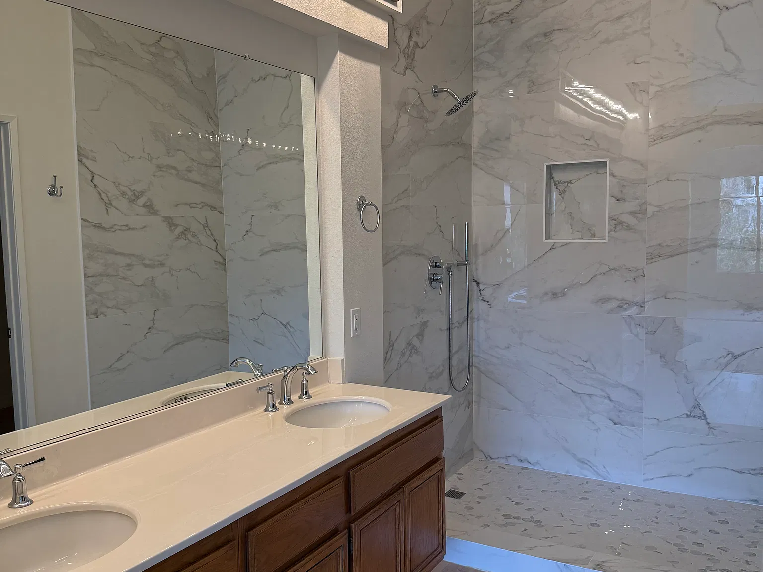 3 bed, 1835 sqft, $3,700 — Photo 3
