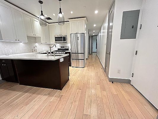 5th image of 125 Pulaski St #1C