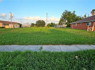 621 Perrin Dr, Arabi, LA 70032
