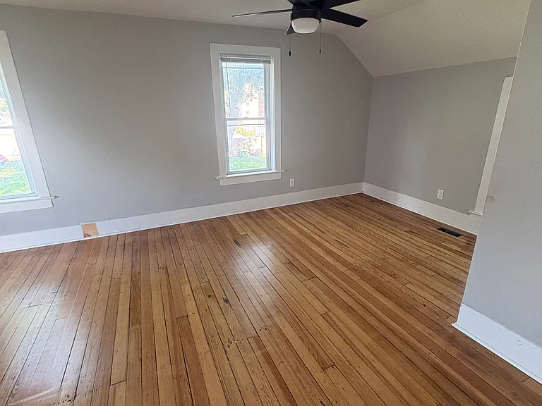 130 S Scott St — Photo 14