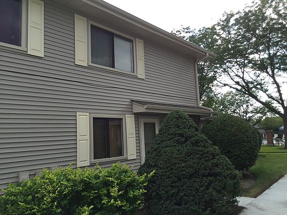 2nd image of 2S727 Winchester Cir E Unit 3