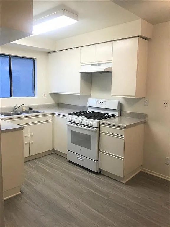 Dryden Apartments — Photo 3