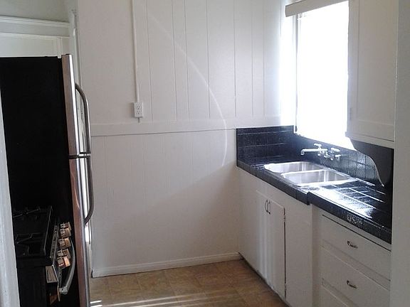 5th image of 401 Spruce St APT 02