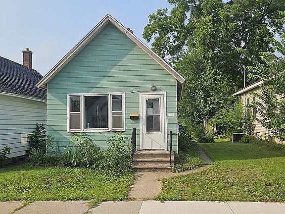 3rd image of 1007 E 8th St