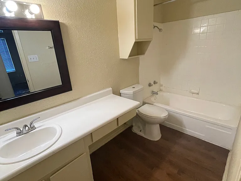 Banyan Tree Apartments — Photo 34