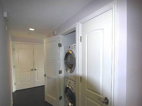 3rd image of 718 N Croft Ave #303