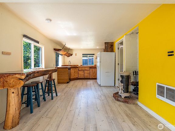 5th image of 306 W Washington Street