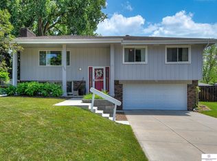 13927 Pine St, Omaha, NE 68144