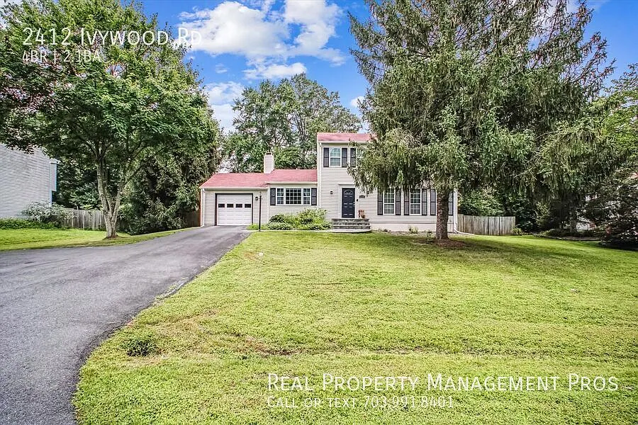 Beautifully Updated Reston Retreat For Rent on a Half-Acre Lot! — Photo 2