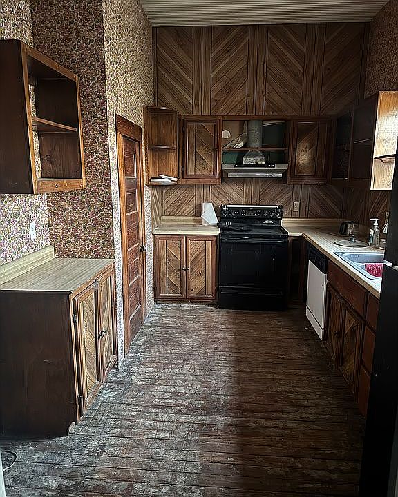 2nd image of 740 Herron St