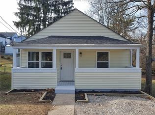 823 Observatory Dr, Saint Albans, WV 25177