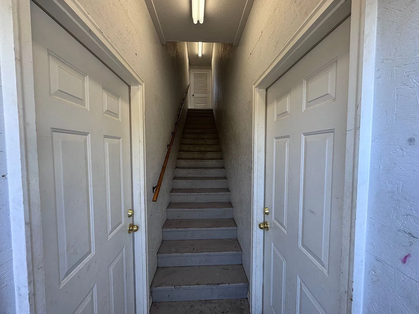 3 bed 2 bath upstairs apartment with utilities included — Photo 1