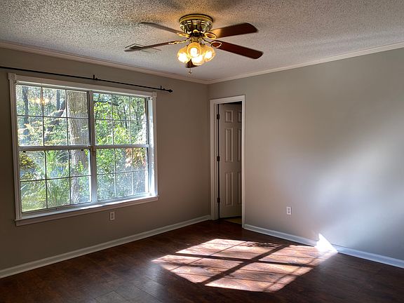 5th image of 25 Magnolia Rd