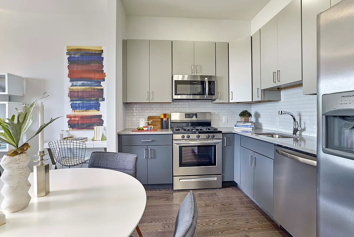 Building Photo - 668A Avenue E #500