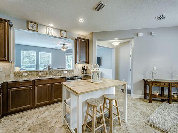3rd image of 18 San Briso Way