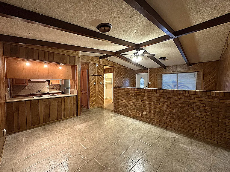 1313 Elia St — Photo 4