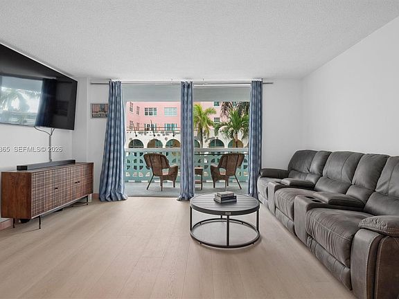 3rd image of 1 N Golfview Rd APT 201