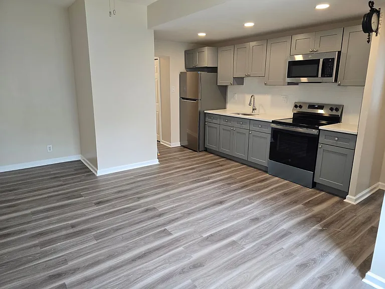 209 S Locust St #5 — Photo 5