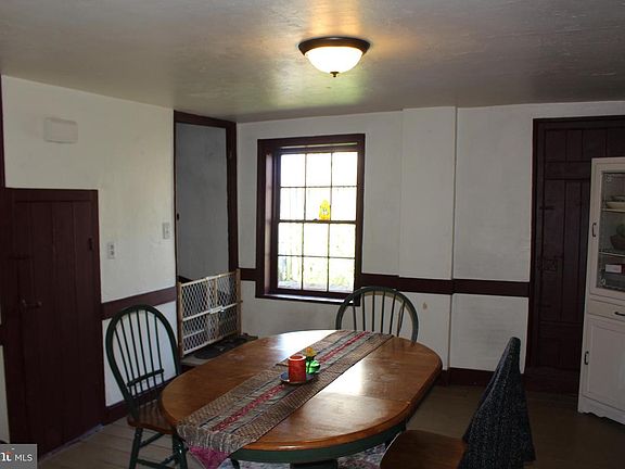 4th image of 110 E Market St #114