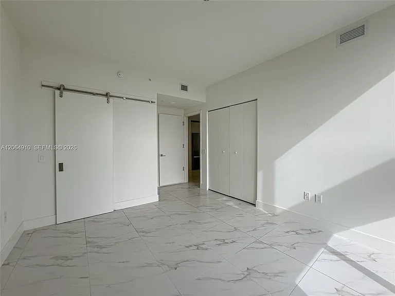 2000 Metropica Way #2009 — Photo 32