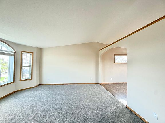 3rd image of 1611 Oakwood Dr