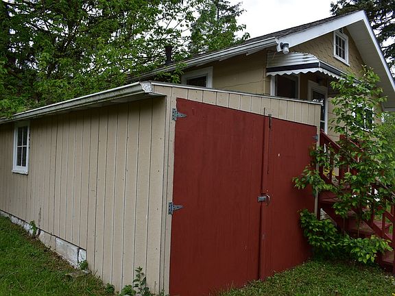 3rd image of 913 Monroe Ave