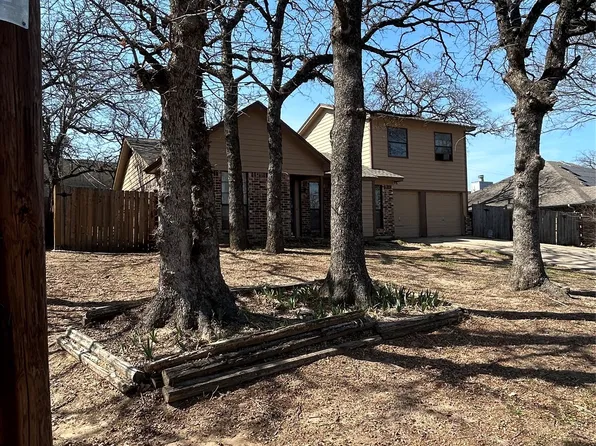 721 Timberoaks Dr, Azle, TX 76020