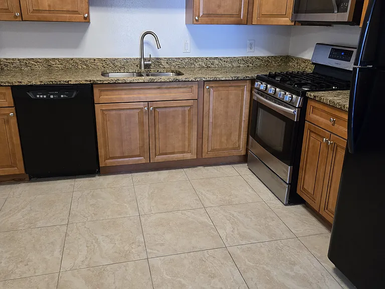 422 Forest Park Ln — Photo 2