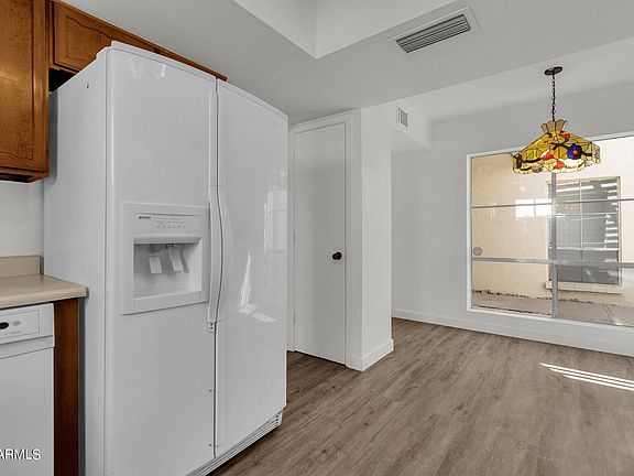 4th image of 1027 E LAGUNA Drive