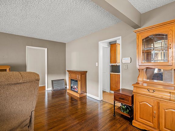 3rd image of 14806 Grayland Ave
