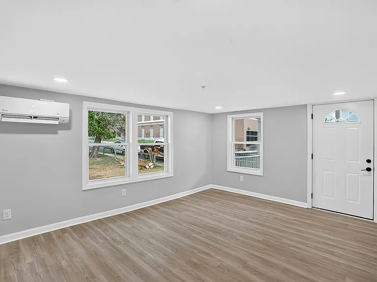 428 S Governors Ave #A — Photo 8