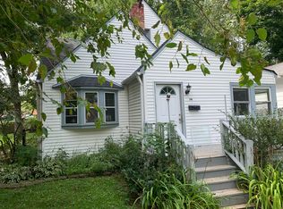 412 Fairlawn Dr, Round Lake Park, IL 60073