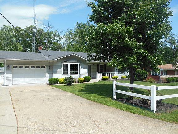 4th image of 121 Robin Hill Drive