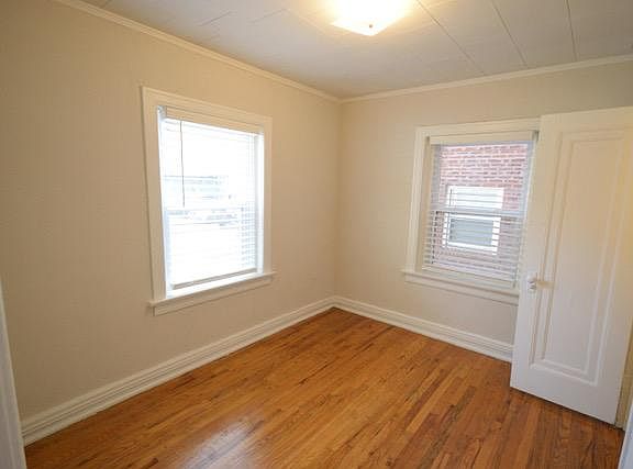 3rd image of 720 W 38th St #24C