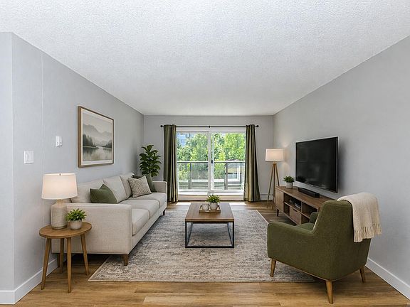 5th image of 218 Bayview Ave #310