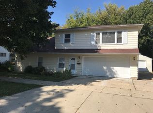 688 Ford Ave, Elgin, IL 60120