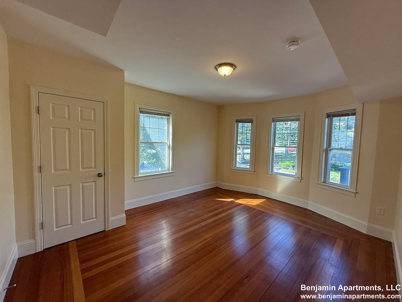 4 bed, $4,000 — Photo 3